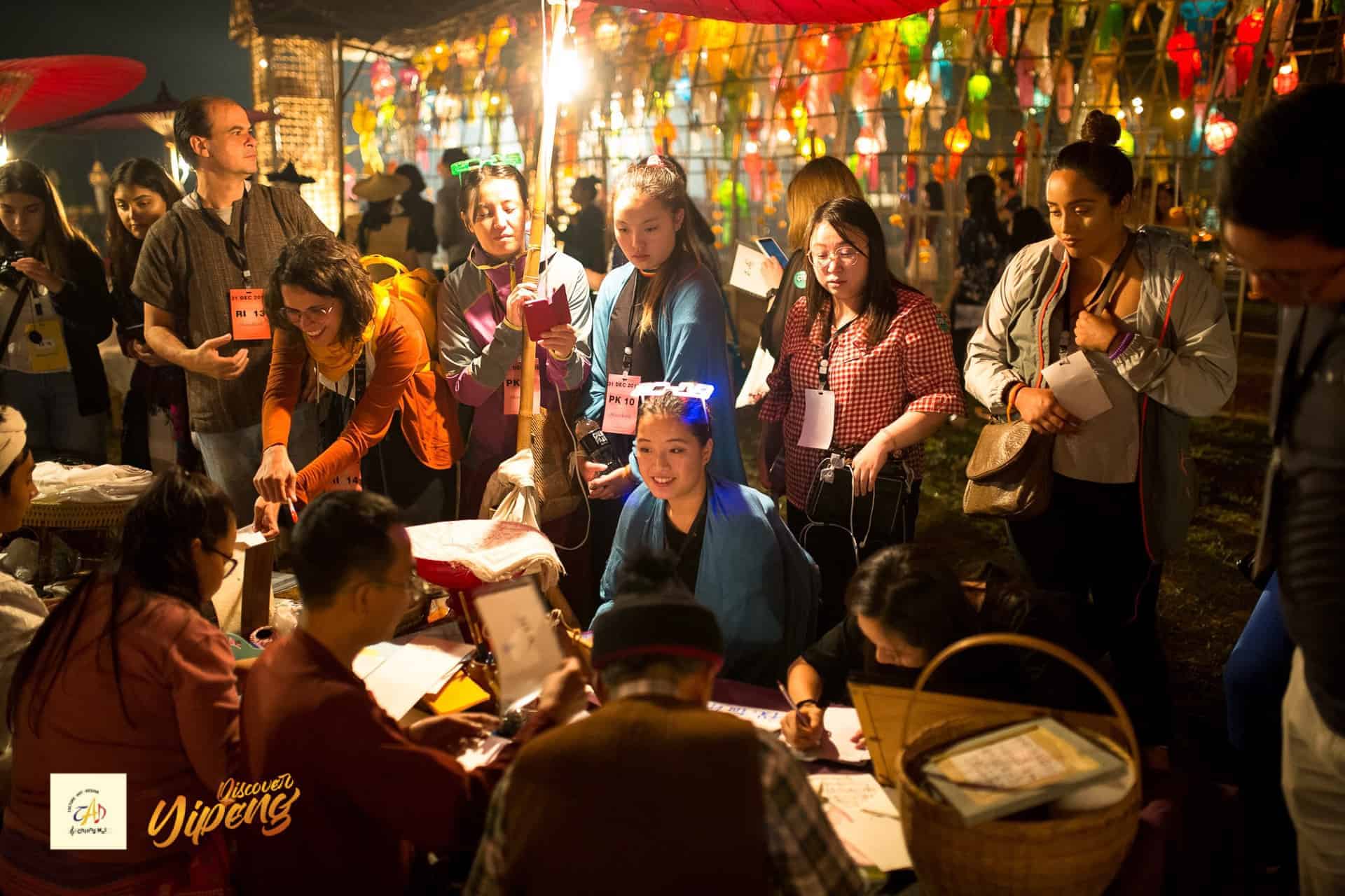 Chiang Mai Yi Peng KhomLoy Lantern Festinal Atmosphere