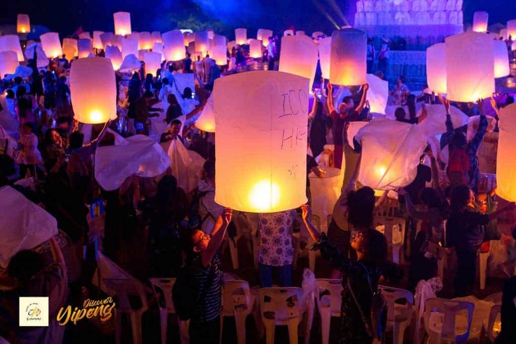 Floating Lantern at Chiang Mai Yi Peng Khomloy Lantern Festival by CAD